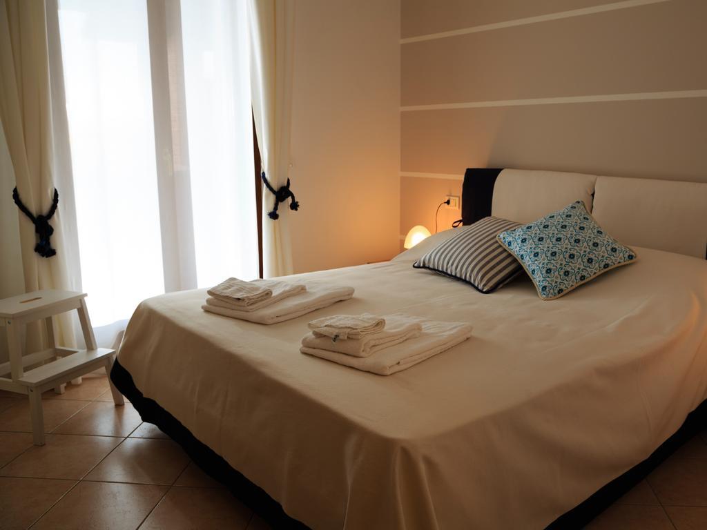 Bellasirmione Holiday Apartments Zimmer foto